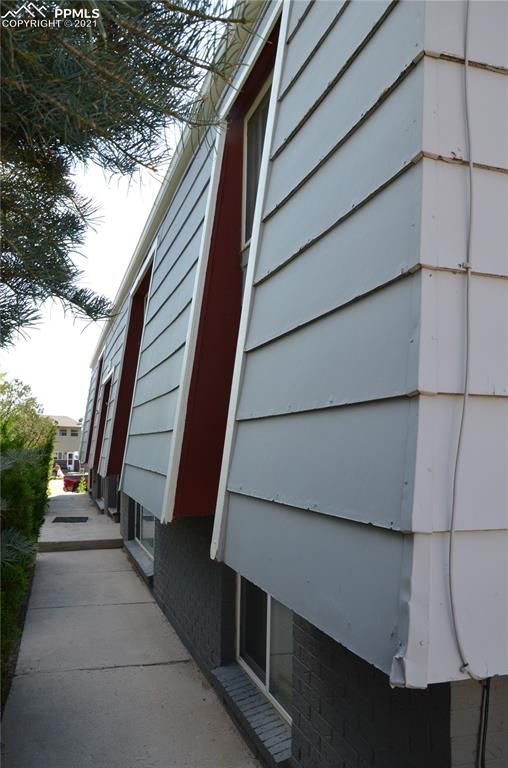 1090 Chiricahua Loop, Colorado Springs, CO 80915