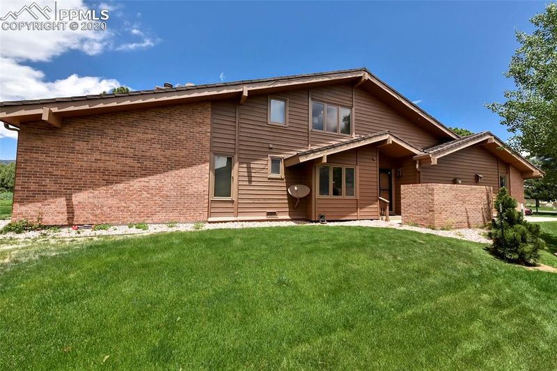 1090 Hill Cir, Colorado Springs, CO 80904