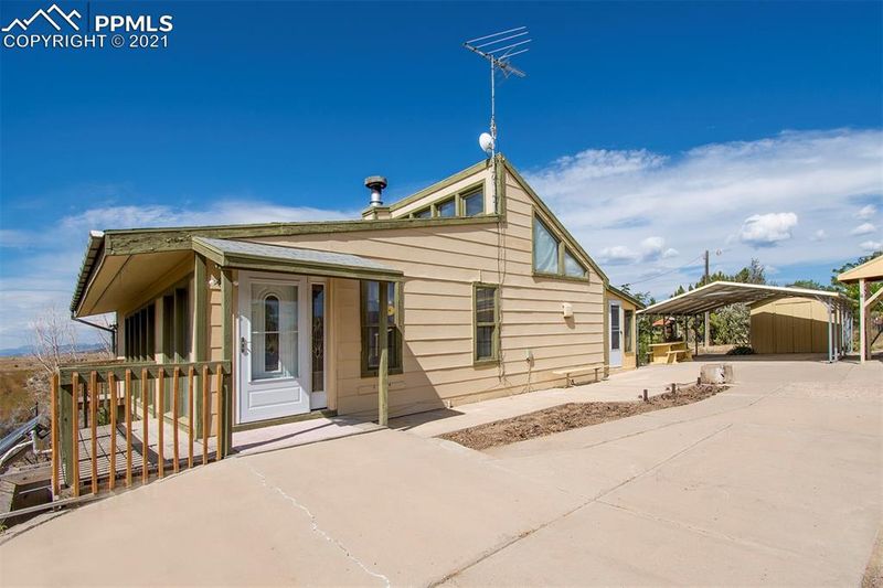 11 3rd St, Penrose, CO 81240