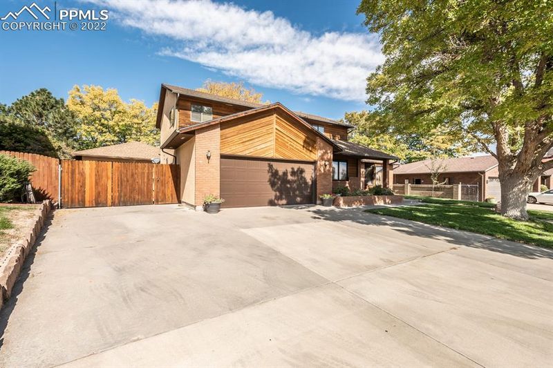 11 Alta Loma Dr, Pueblo, CO 81005