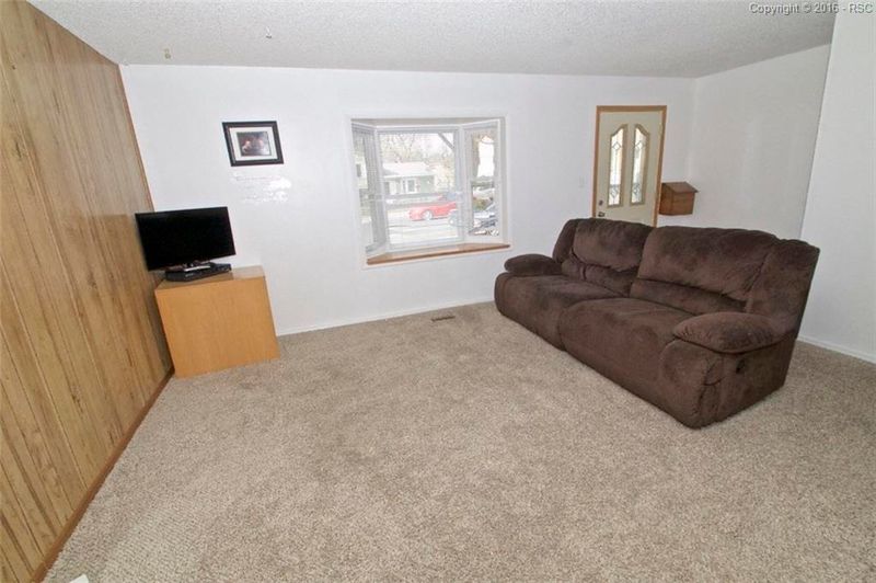 11 Arrawanna St, Colorado Springs, CO 80909