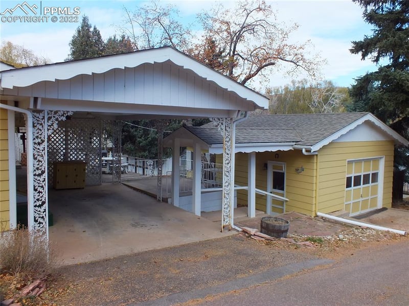 11 Deneta Dr, Manitou Springs, CO 80829