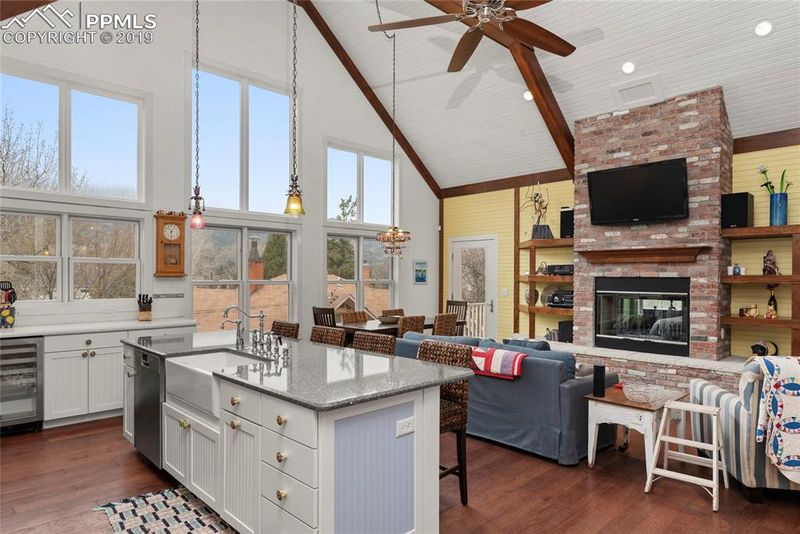 11 Oklahoma Rd, Manitou Springs, CO 80829