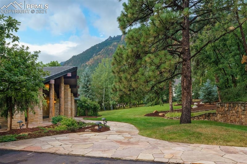 11 Pine Rd, Colorado Springs, CO 80906