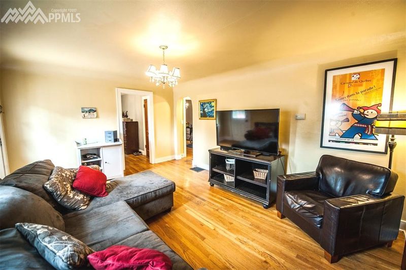 1104 W Cheyenne Rd, Colorado Springs, CO 80906