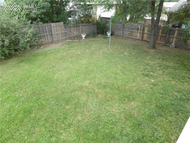 1107 Martin Dr, Colorado Springs, CO 80915