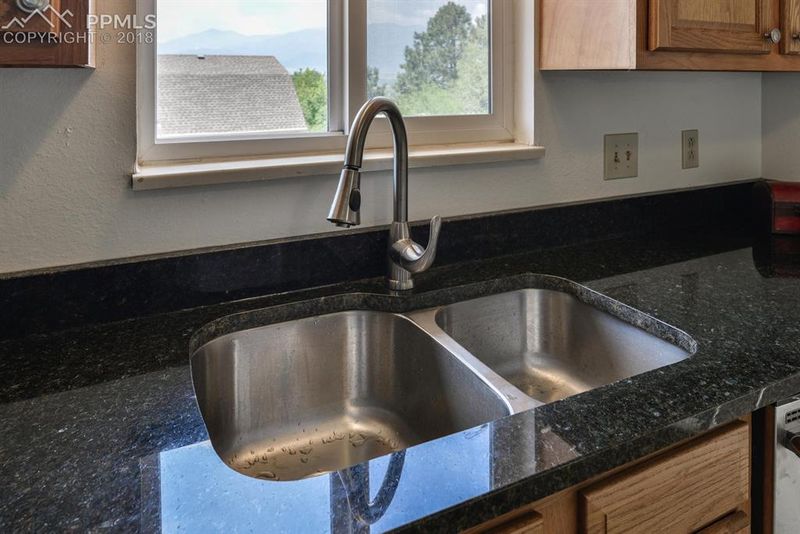 1107 Stanton St, Colorado Springs, CO 80907