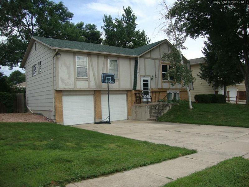 1111 Auburn Dr, Colorado Springs, CO 80909