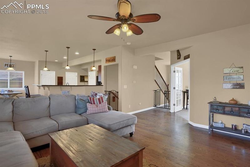 1114 Hallamwood Dr, Colorado Springs, CO 80911