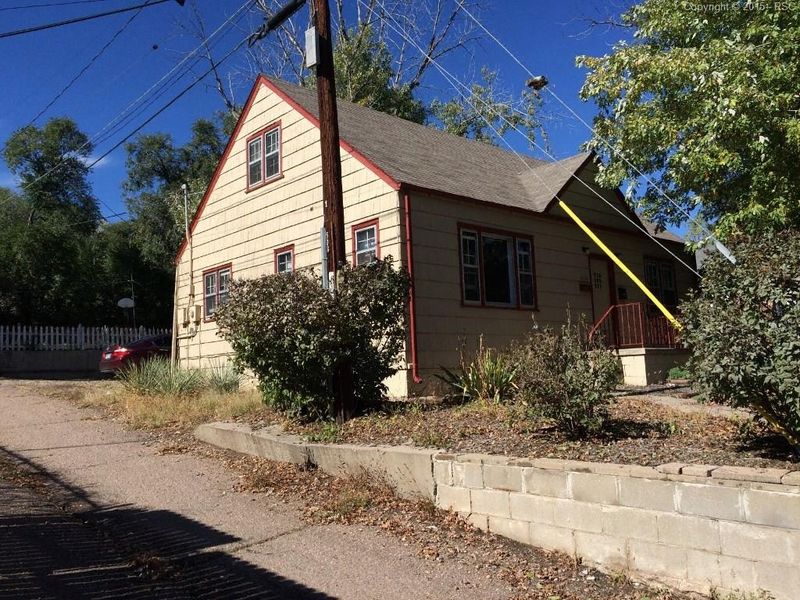 1114 N Walnut St, Colorado Springs, CO 80905