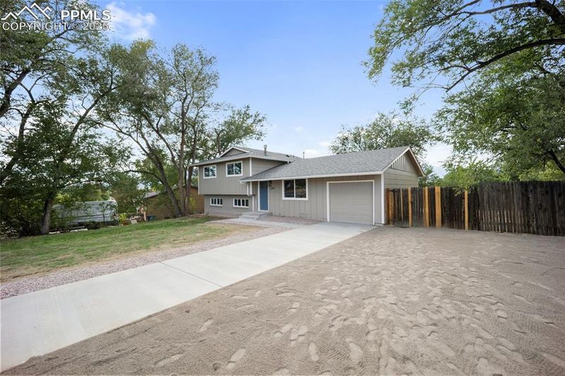 1116 Server Dr, Colorado Springs, CO 80910
