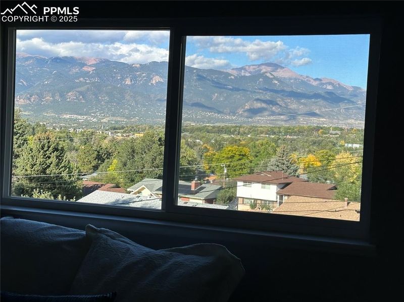 1116 Server Dr, Colorado Springs, CO 80910
