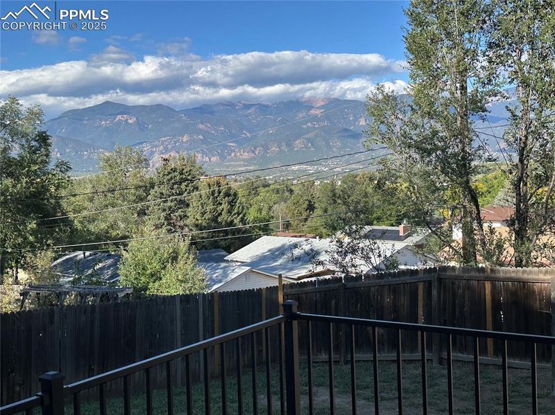 1116 Server Dr, Colorado Springs, CO 80910