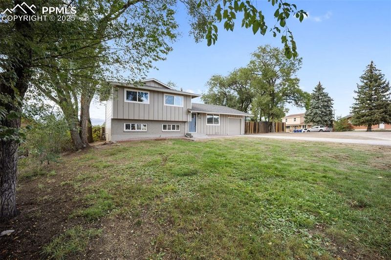 1116 Server Dr, Colorado Springs, CO 80910