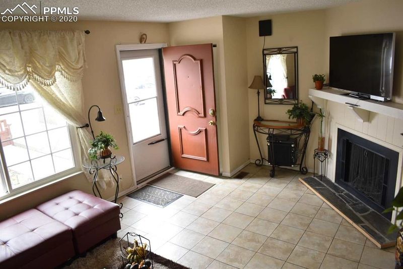 1118 Delaware Dr, Colorado Springs, CO 80909