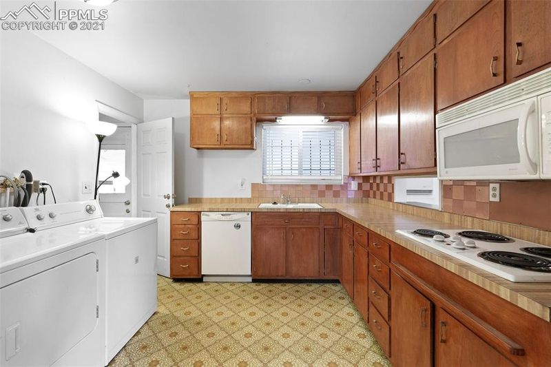 112 Trump Ave, Colorado Springs, CO 80909