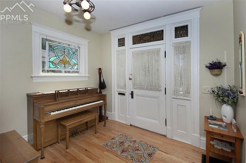 112 E Washington St, Colorado Springs, CO 80907