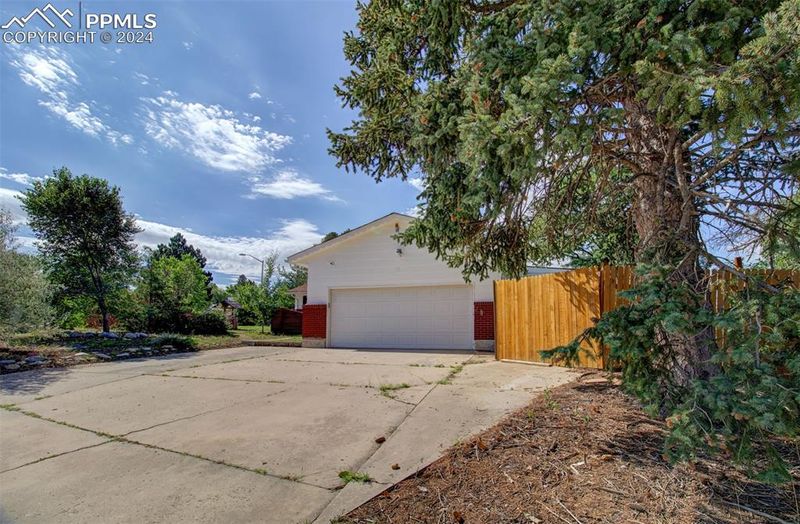 1120 Kachina Dr, Colorado Springs, CO 80915