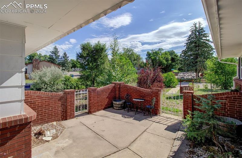 1120 Kachina Dr, Colorado Springs, CO 80915