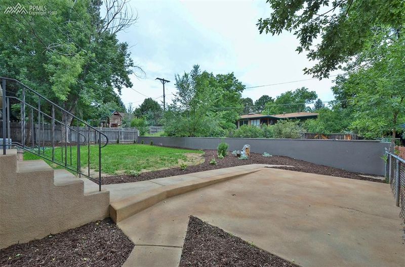 1122 N Logan Pl, Colorado Springs, CO 80909