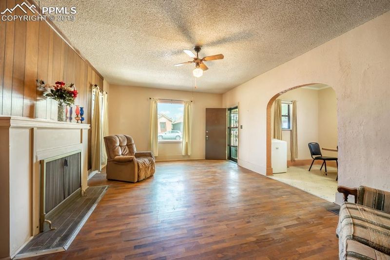 1122 W Summit Ave, Pueblo, CO 81004