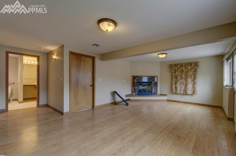 1123 Chambers Dr, Colorado Springs, CO 80904