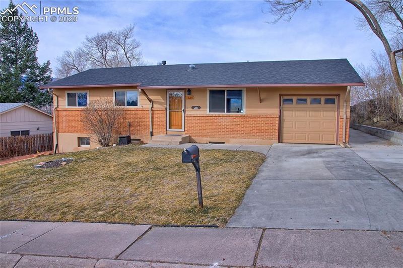 1126 Server Dr, Colorado Springs, CO 80910