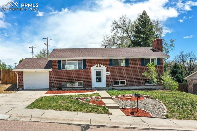 1127 Server Dr, Colorado Springs, CO 80910