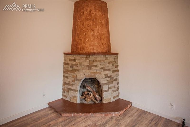 113 Doris Dr, Colorado Springs, CO 80911