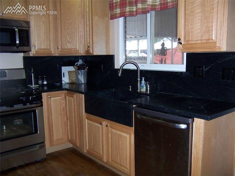 1136 Cree Dr, Colorado Springs, CO 80915