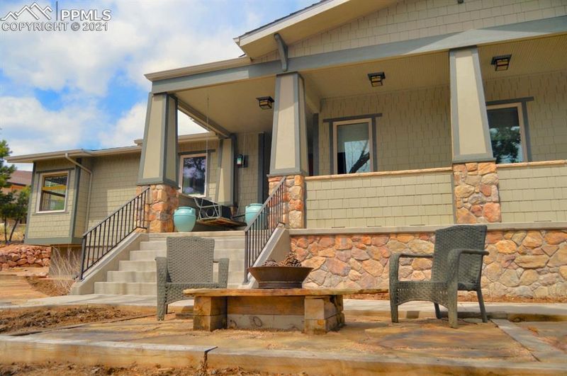 1140 Allegheny Dr, Colorado Springs, CO 80919