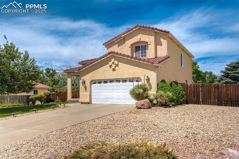 115 S Glenrose Dr, Pueblo, CO 81007