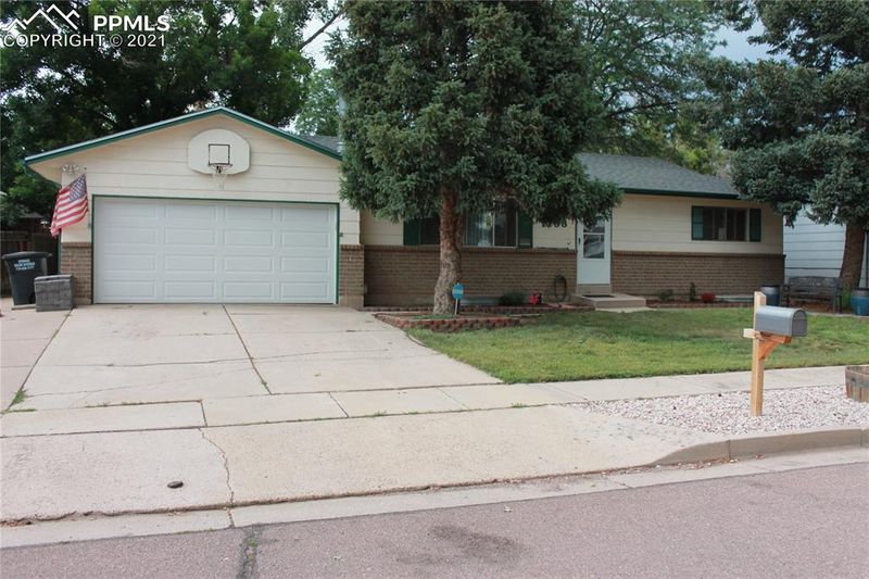 1168 Hole Cir, Colorado Springs, CO 80915