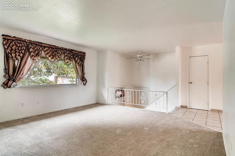 117 La Rochelle Dr, Pueblo, CO 81005