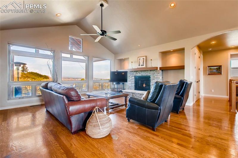 1173 Ridge Oaks Dr, Castle Rock, CO 80104