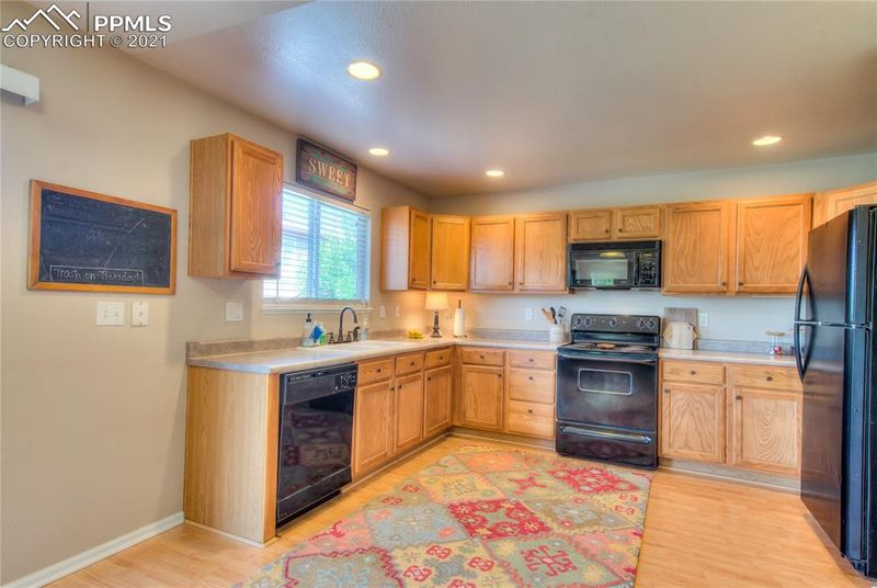 11816 Black Maple Ln, Colorado Springs, CO 80921