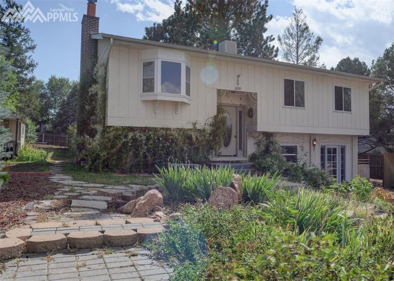 1185 Hathaway Dr, Colorado Springs, CO 80915
