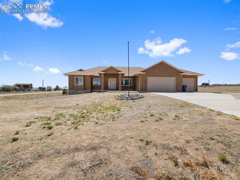 1194 E Gunpowder Ln, Pueblo, CO 81007
