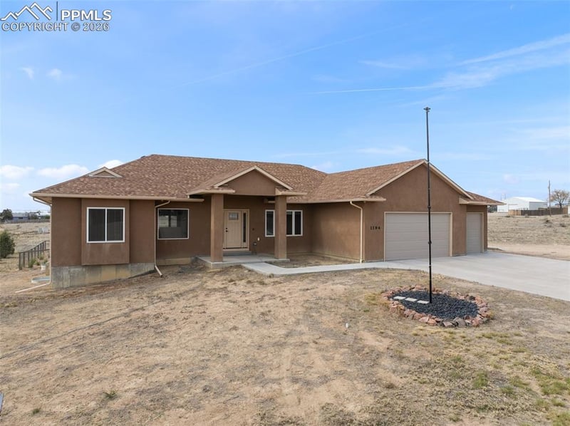 1194 E Gunpowder Ln, Pueblo, CO 81007