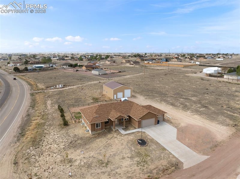 1194 E Gunpowder Ln, Pueblo, CO 81007