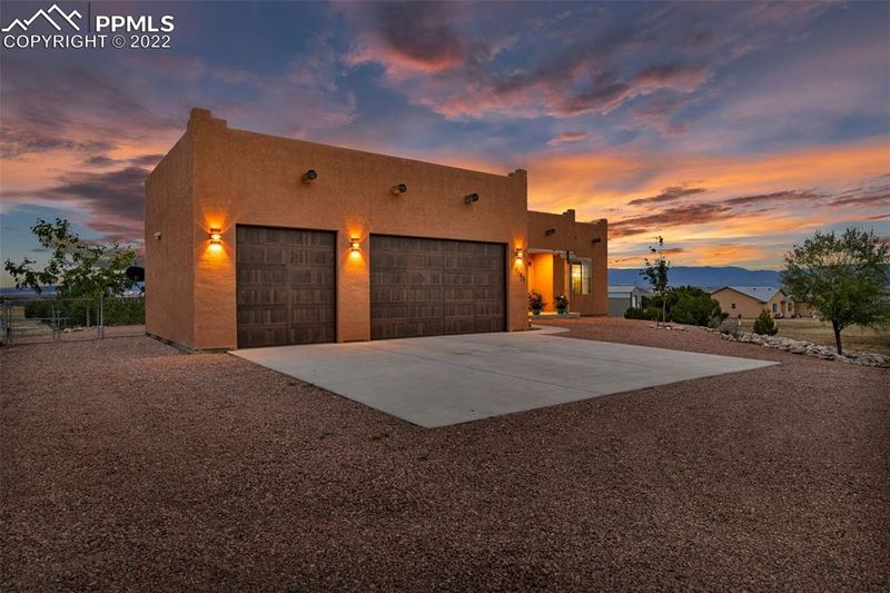 1195 Top Notch Trl, Penrose, CO 81240