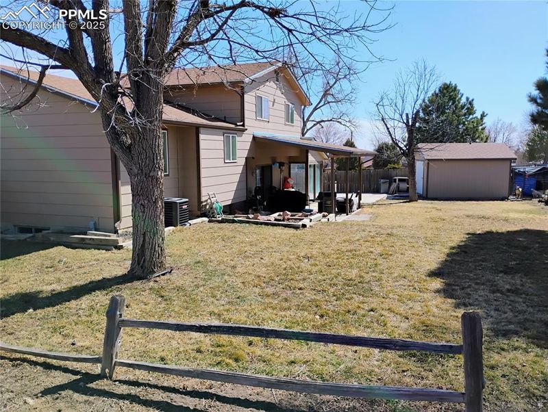 12 Hampton Ln, Pueblo, CO 81001