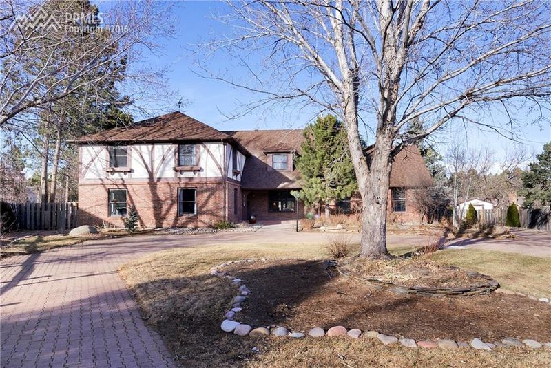 120 Glencrest Ct, Colorado Springs, CO 80906