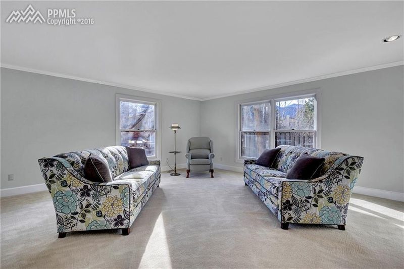120 Glencrest Ct, Colorado Springs, CO 80906