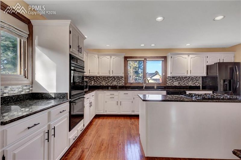 120 Glencrest Ct, Colorado Springs, CO 80906