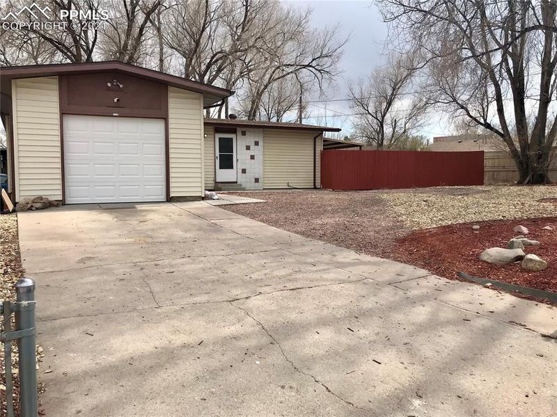 1200 Maxwell St, Colorado Springs, CO 80906