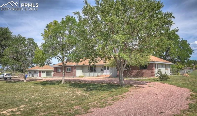 1201 Apple Ln, Penrose, CO 81240