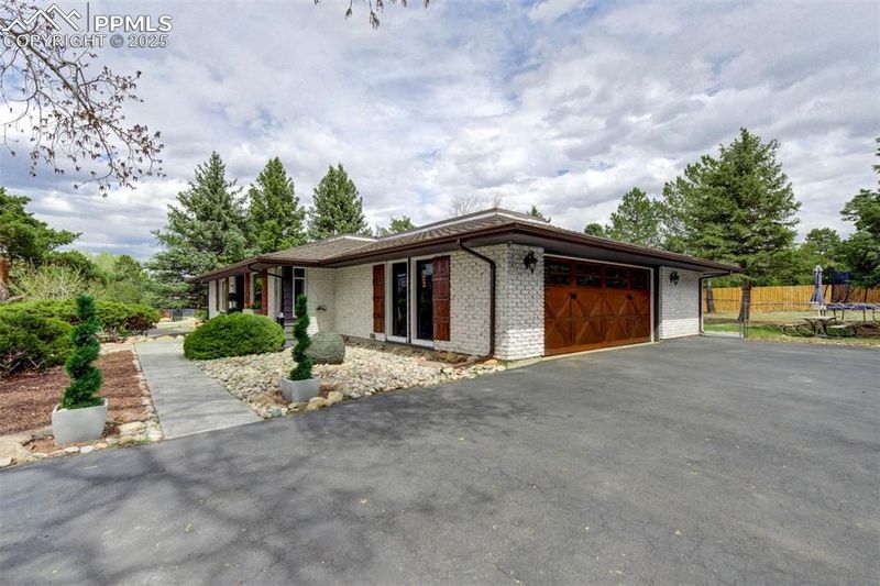 1201 Cresta Rd, Colorado Springs, CO 80906
