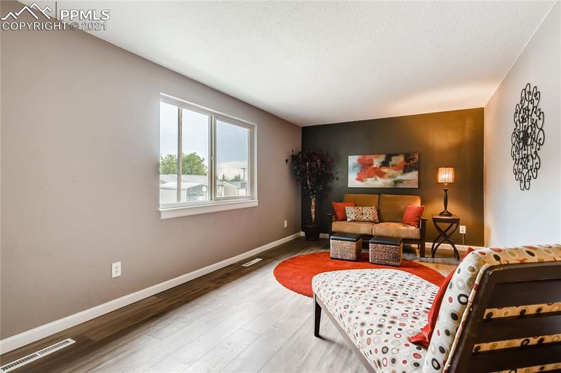 1202 Burnham St, Colorado Springs, CO 80906