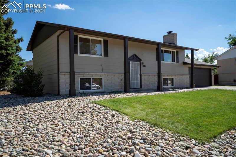 1204 Fagin Dr, Colorado Springs, CO 80915
